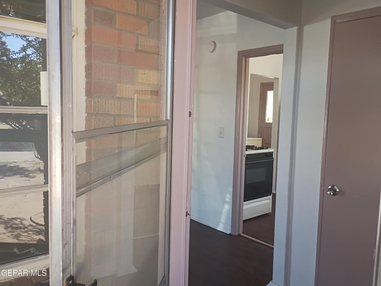 4704 Clifton Ave - Photo 3 of 31