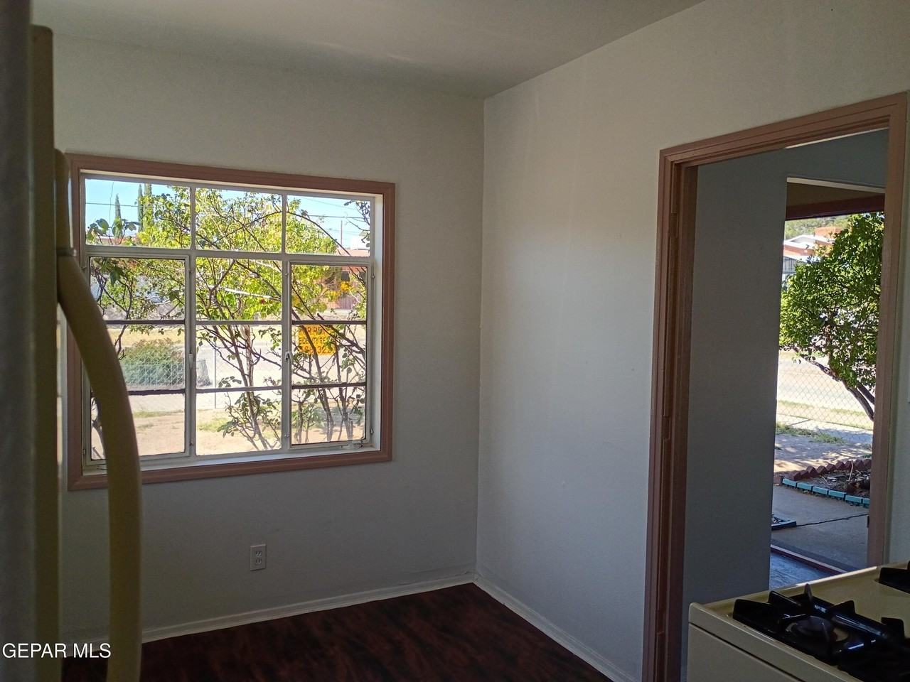 4704 Clifton Ave - Photo 5 of 31