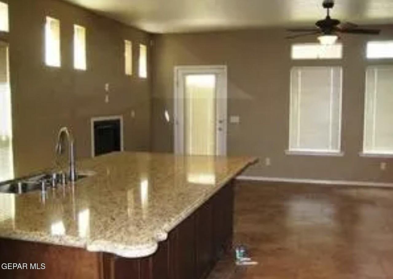 537 Green Village Ct - Photo 3 of 6