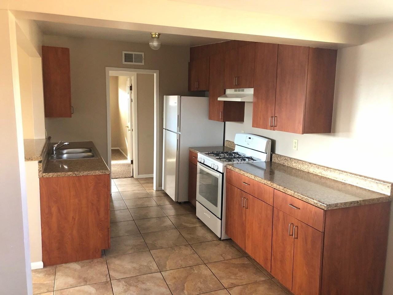 9542 Lindsey Dr - Photo 4 of 16