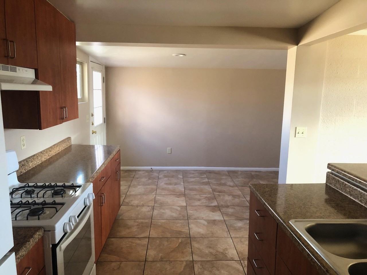 9542 Lindsey Dr - Photo 5 of 16