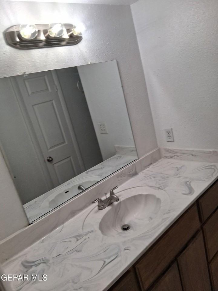 2807 Beachcomber Dr - Photo 2 of 15