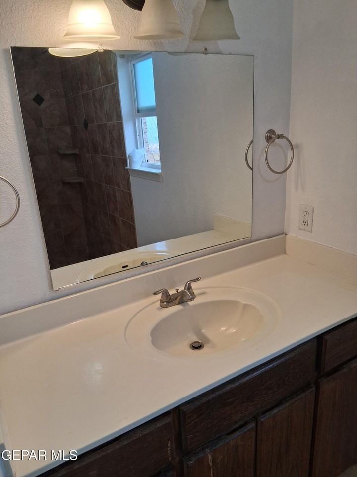 2807 Beachcomber Dr - Photo 4 of 15