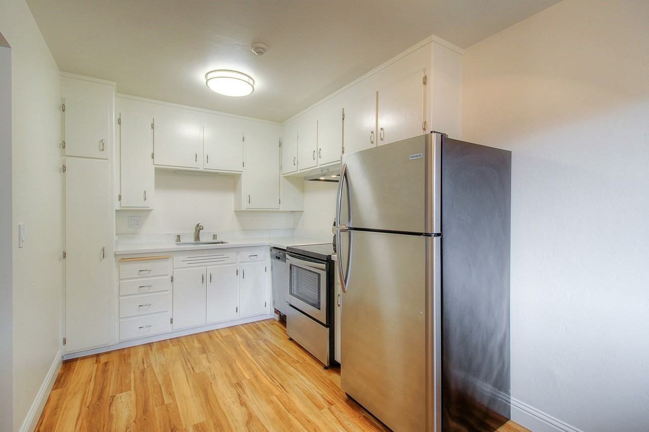 1530 Boston Ct #15 - Photo 2 of 13