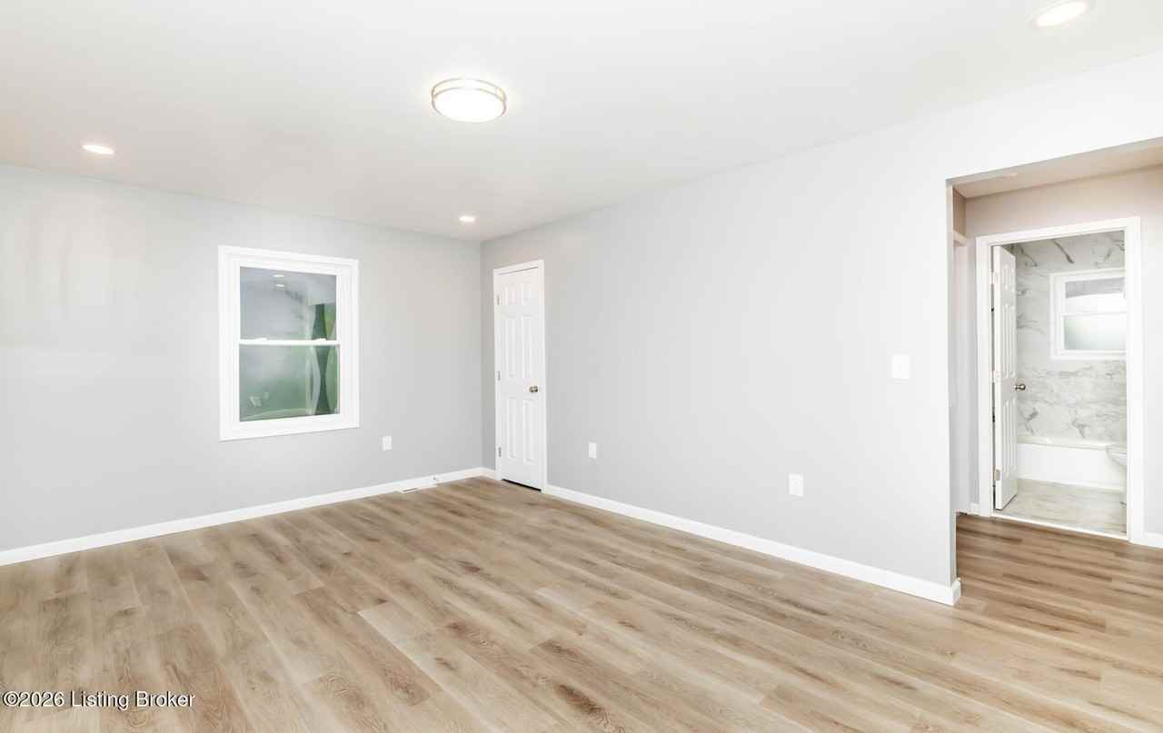 204 W Warfield St - Photo 4 of 27