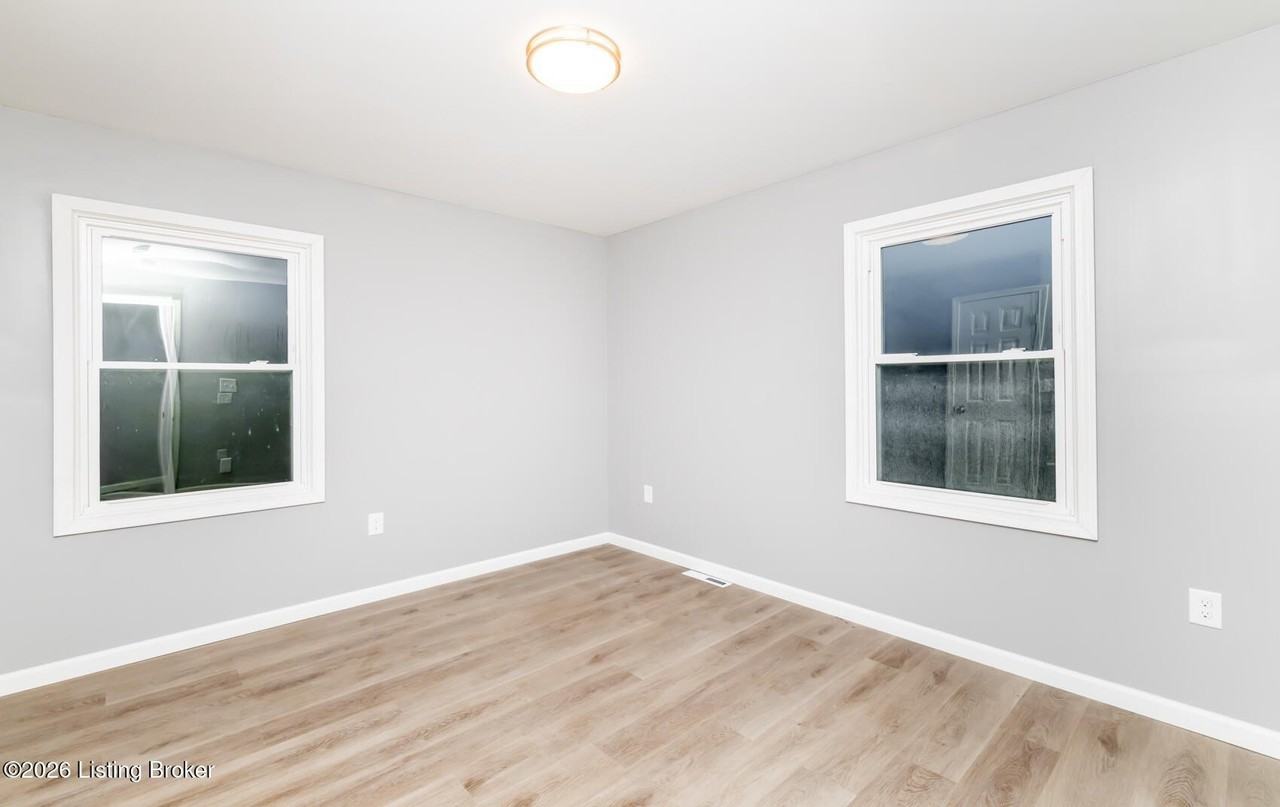 204 W Warfield St - Photo 6 of 27