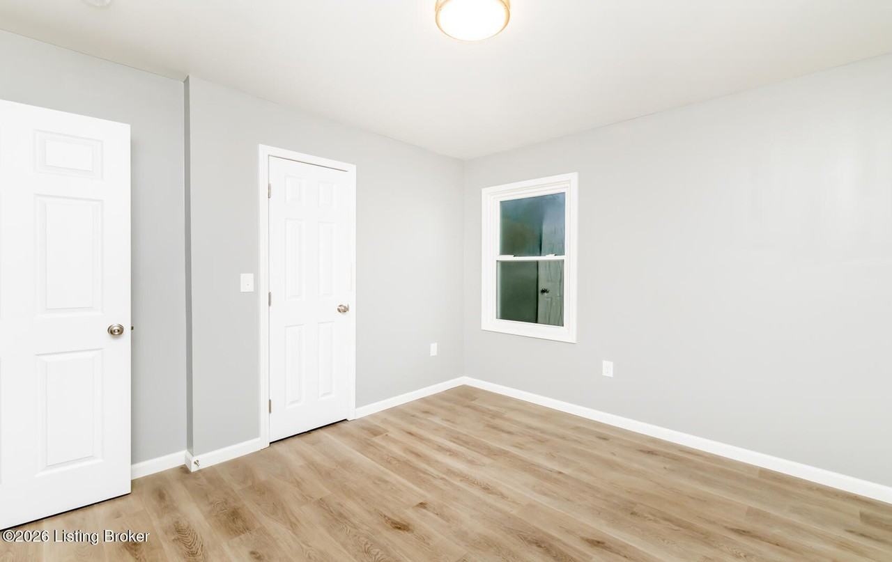 204 W Warfield St - Photo 7 of 27