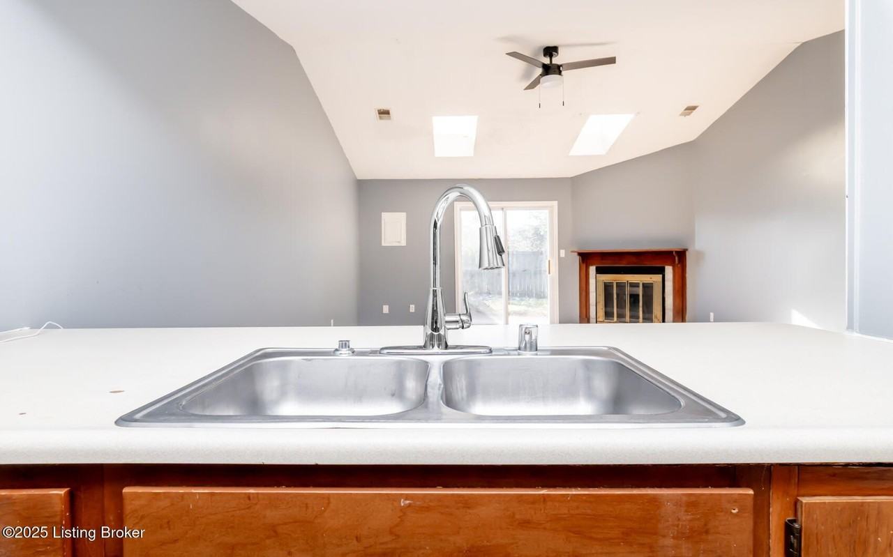 530 Independence Ct - Photo 7 of 20