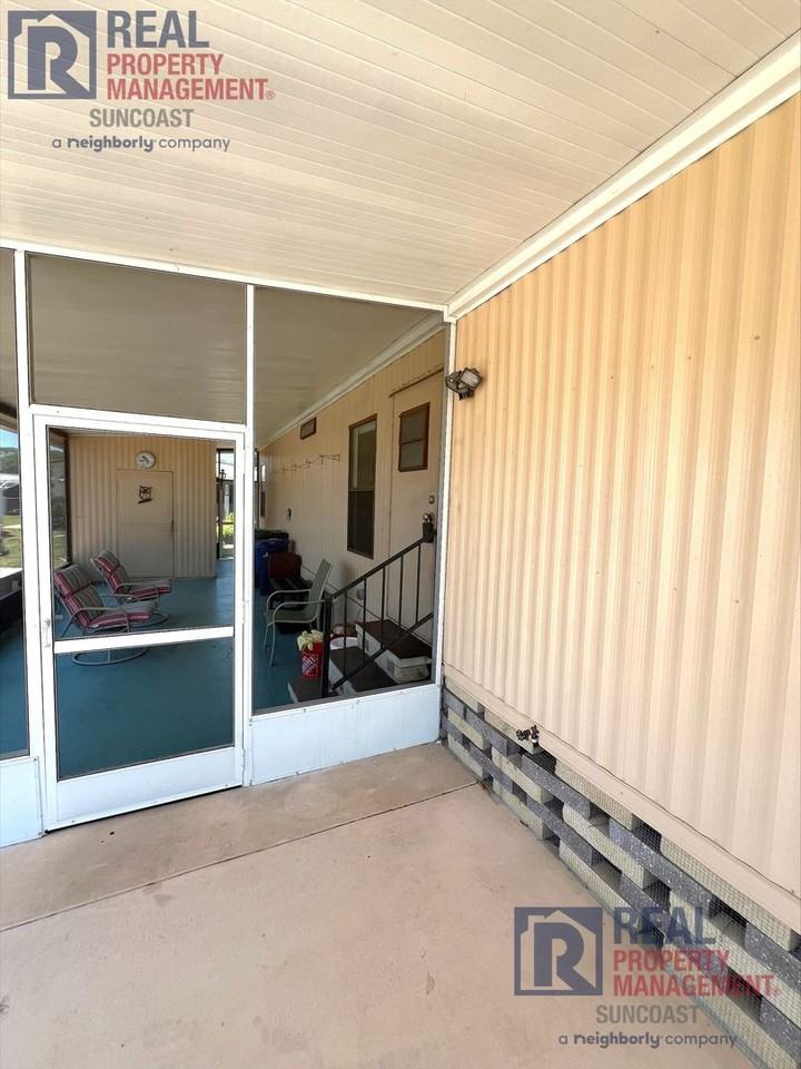 4929 Sea Island Ave - Photo 4 of 18