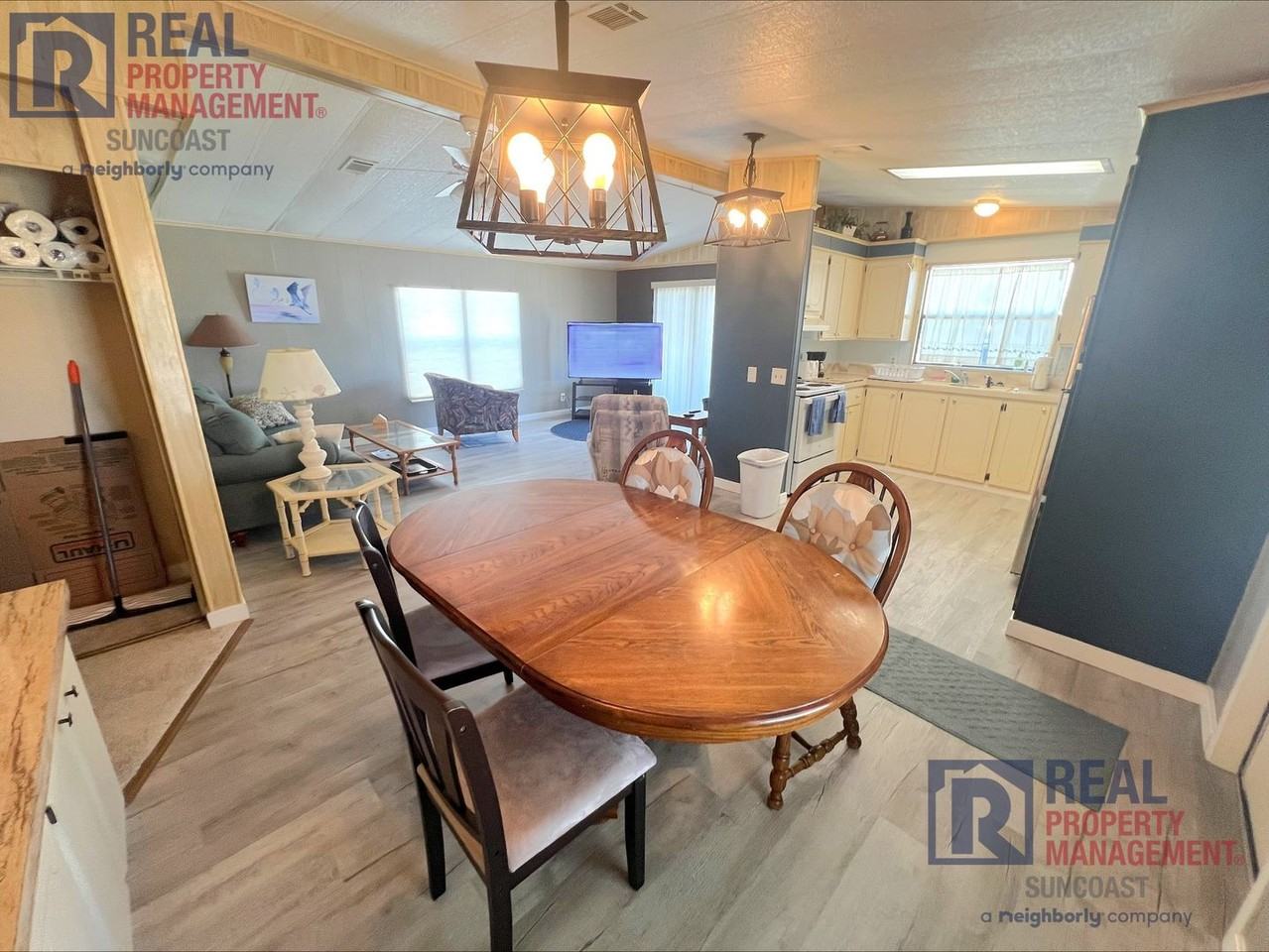 4929 Sea Island Ave - Photo 6 of 18