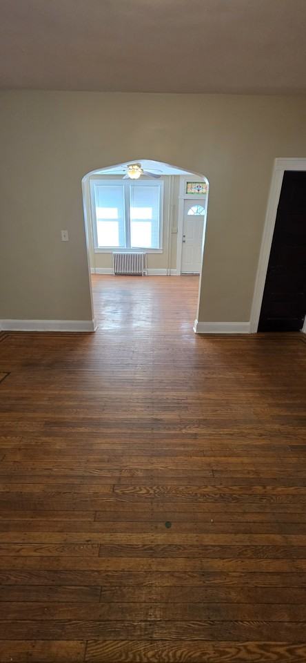 2826 Mayfield Ave - Photo 2 of 11