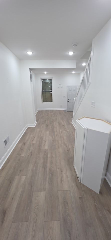 222 N Glover St - Photo 2 of 11