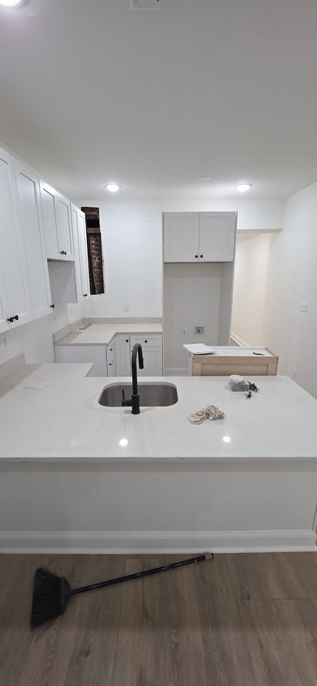 222 N Glover St - Photo 4 of 11