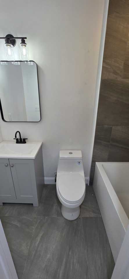 222 N Glover St - Photo 7 of 11