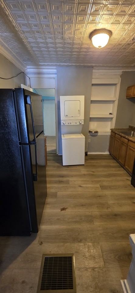 409 S Gilmor St - Photo 4 of 8