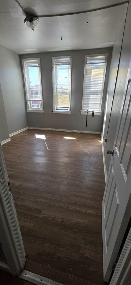 409 S Gilmor St - Photo 5 of 8