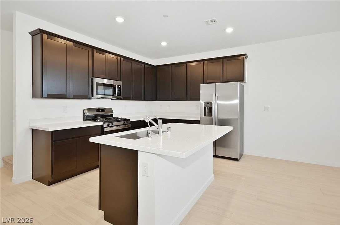 254 Walsh Peak Ave - Photo 3 of 34