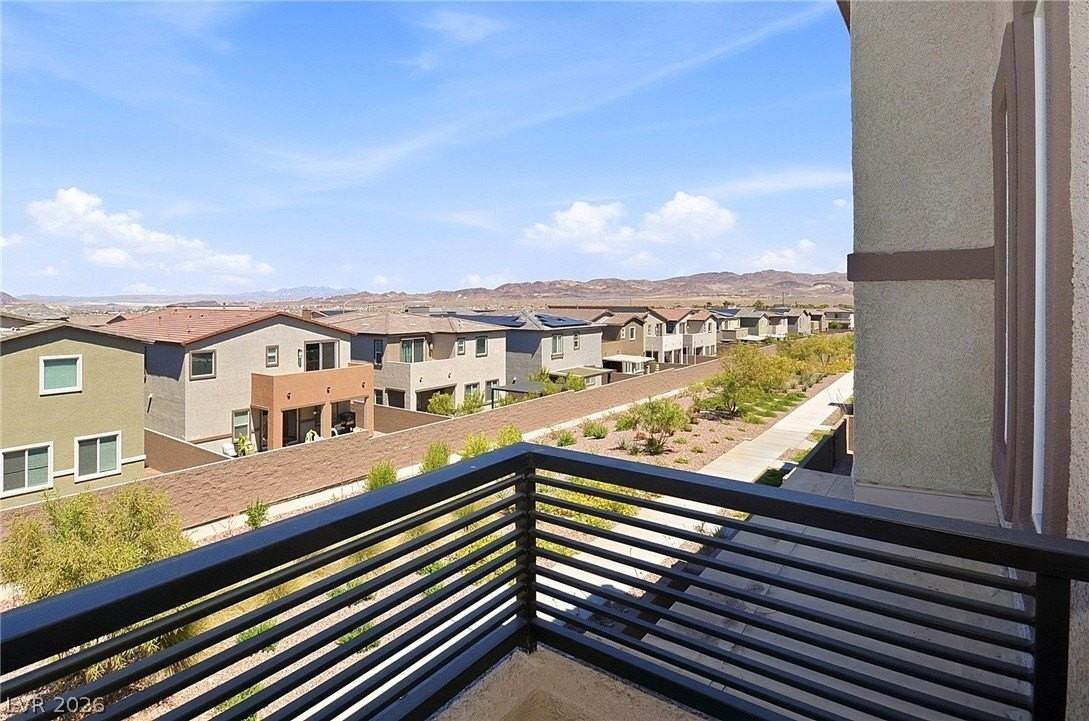 254 Walsh Peak Ave - Photo 4 of 34