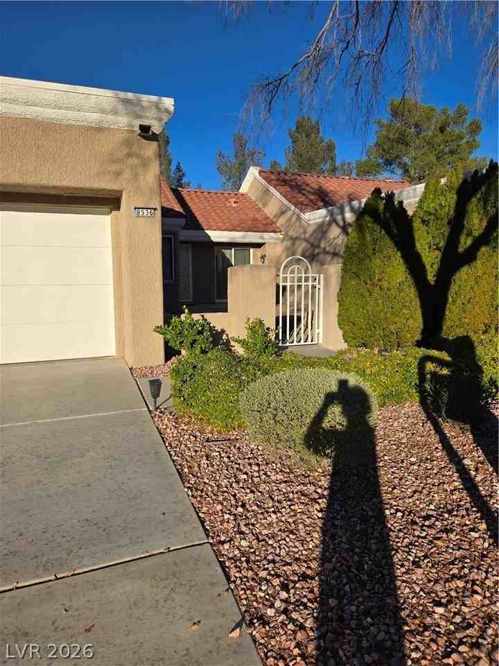8536 Desert Holly Dr - Photo 2 of 31
