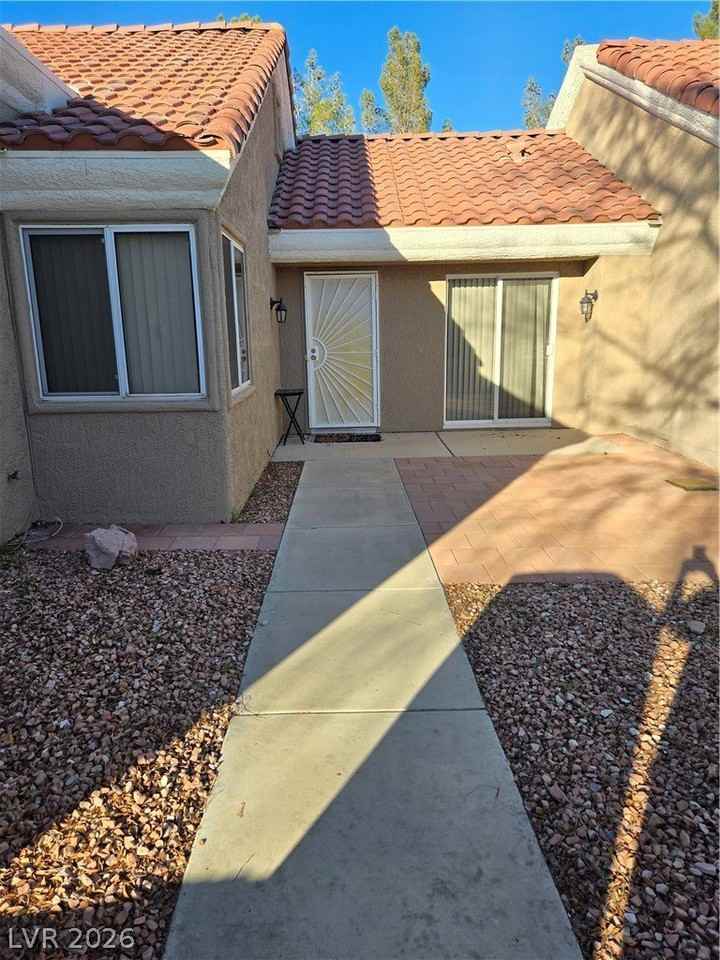 8536 Desert Holly Dr - Photo 6 of 31