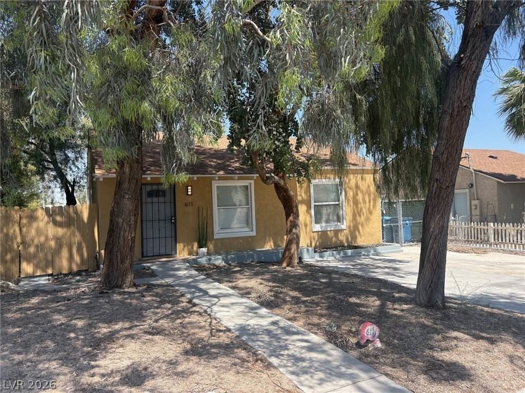 611 Bell Dr - Photo 3 of 21