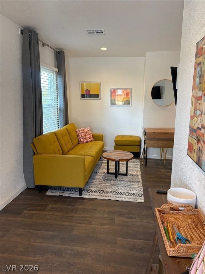 611 Bell Dr - Photo 4 of 21