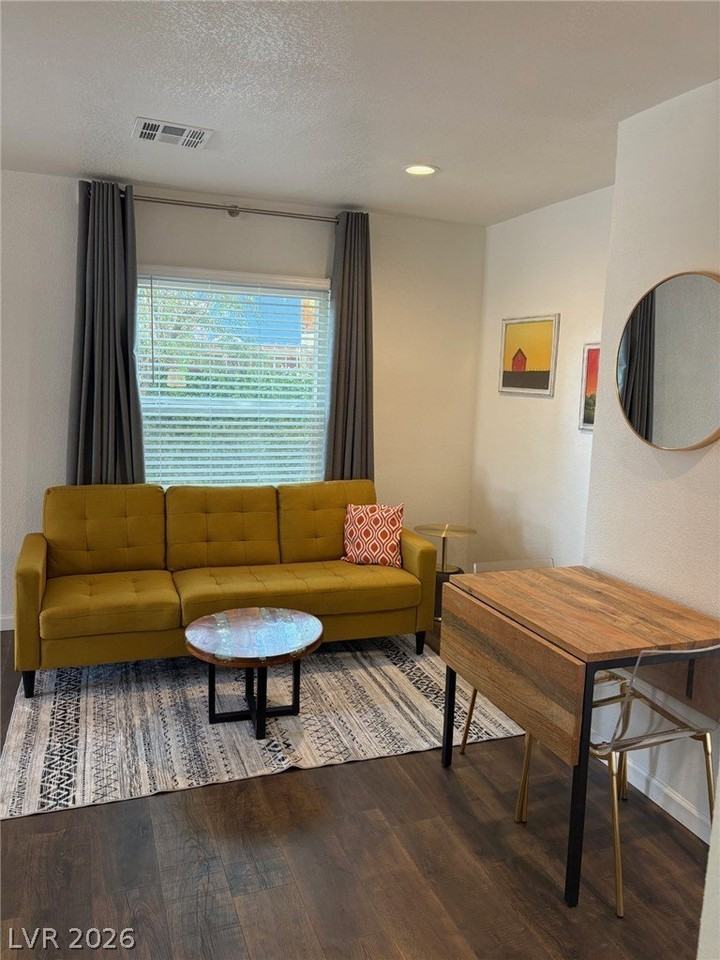 611 Bell Dr - Photo 5 of 21