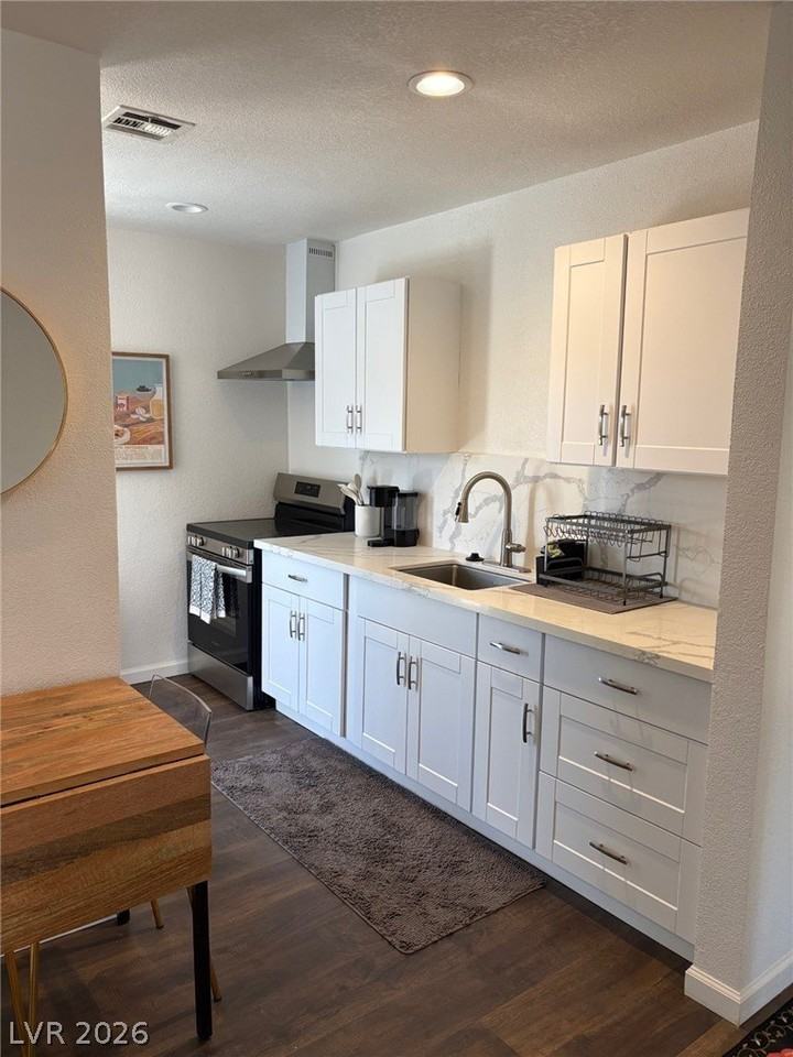 611 Bell Dr - Photo 7 of 21