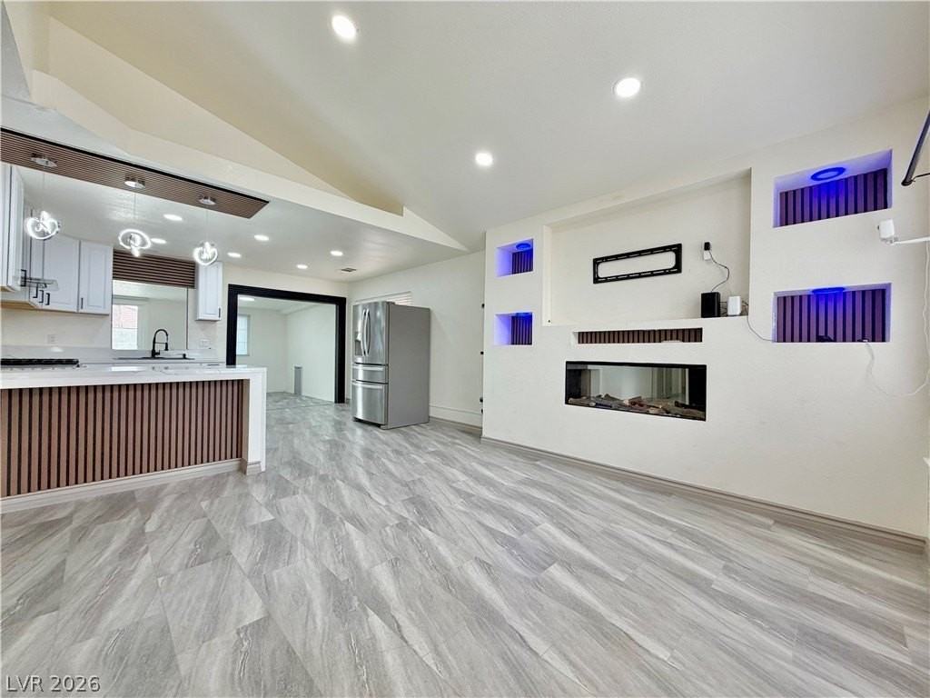 6251 Desert Sun Dr - Photo 4 of 28