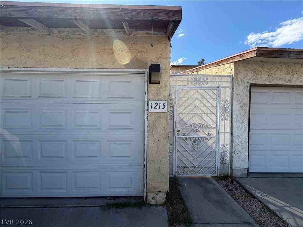 1215 Mews Ln - Photo 2 of 23