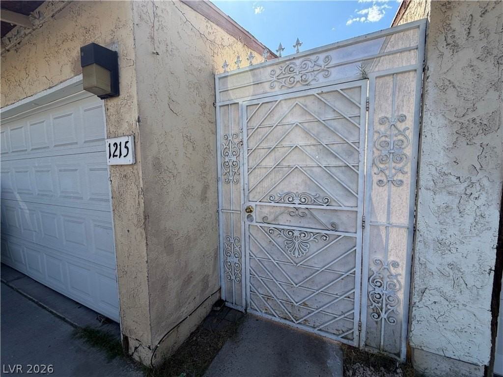 1215 Mews Ln - Photo 3 of 23