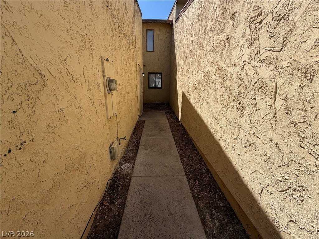 1215 Mews Ln - Photo 4 of 23