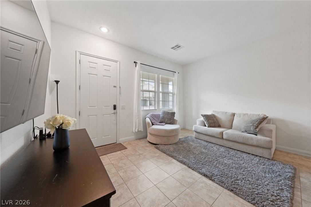 7544 Nicklin St - Photo 4 of 27