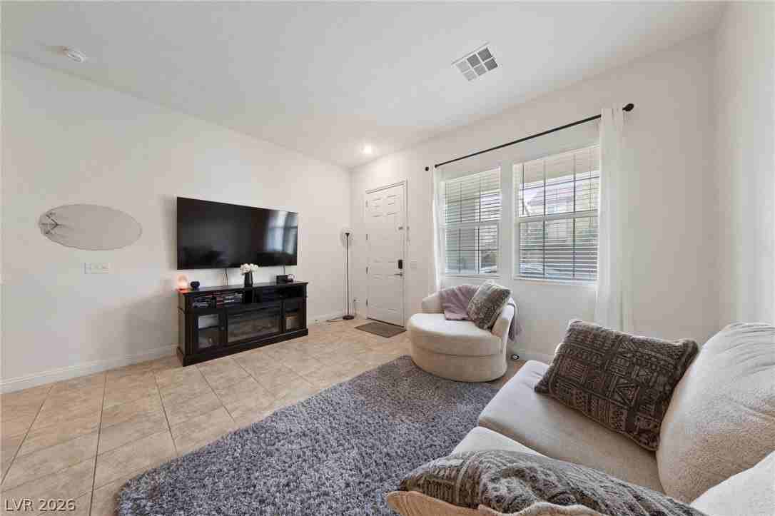 7544 Nicklin St - Photo 5 of 27