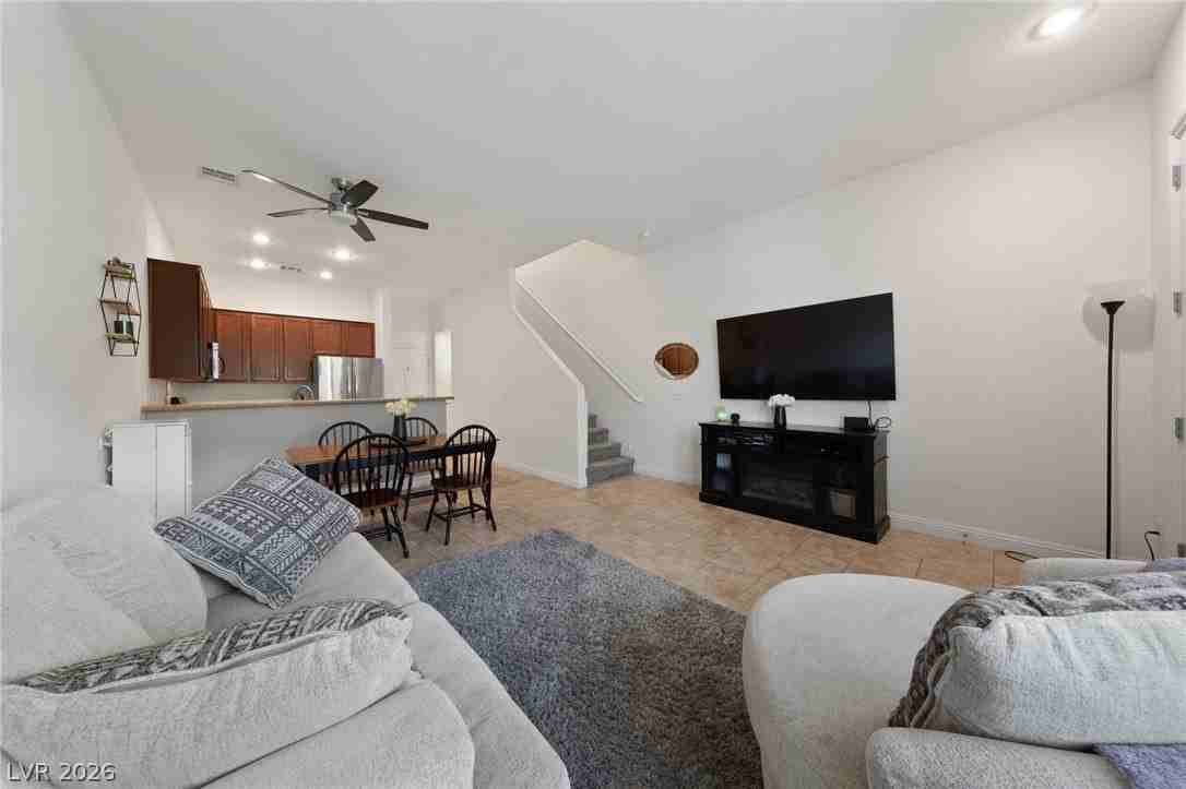 7544 Nicklin St - Photo 6 of 27
