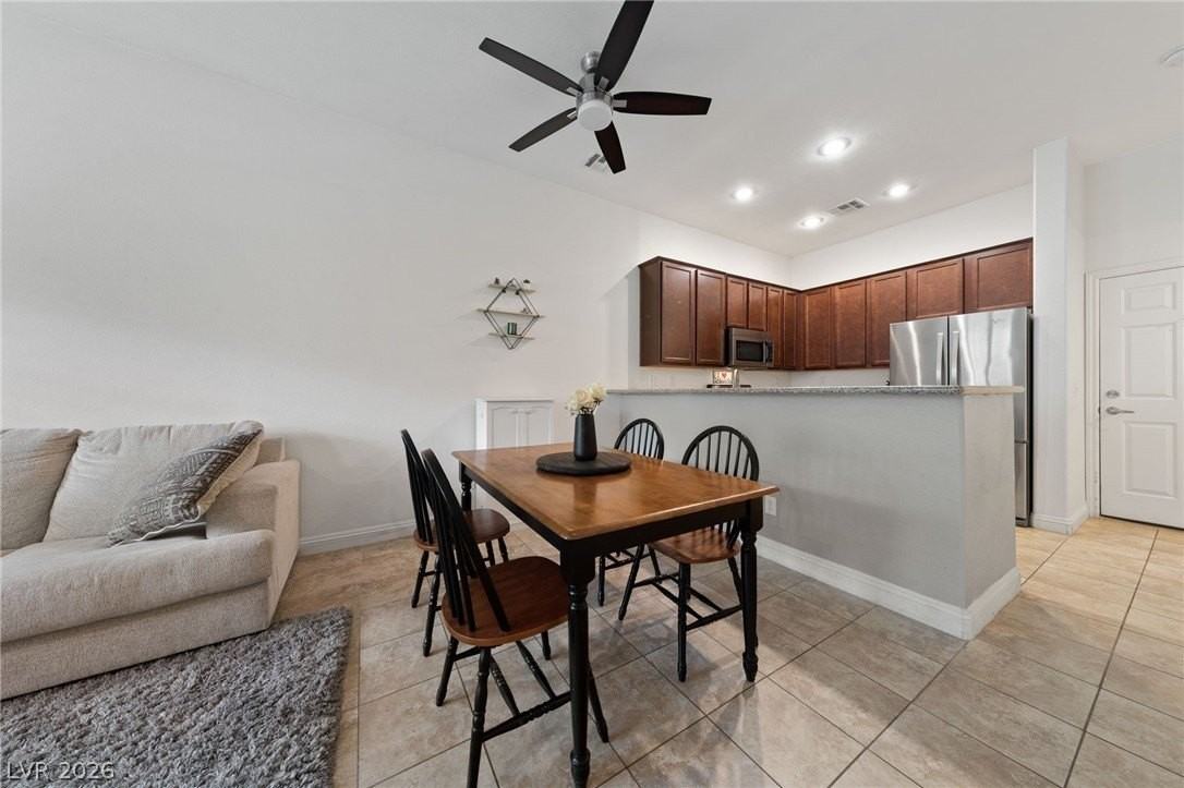 7544 Nicklin St - Photo 7 of 27