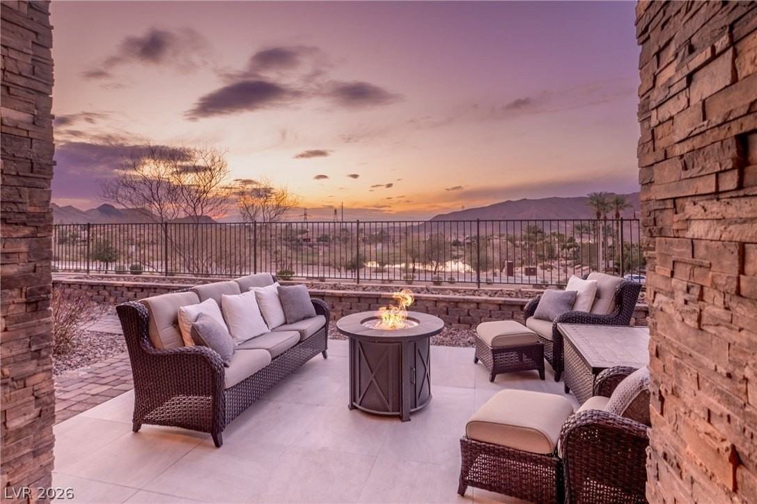 9 Porto Malaga St - Photo 3 of 43