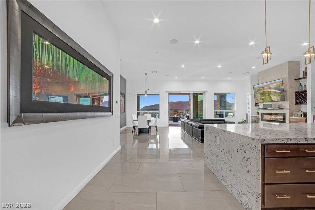 9 Porto Malaga St - Photo 5 of 43