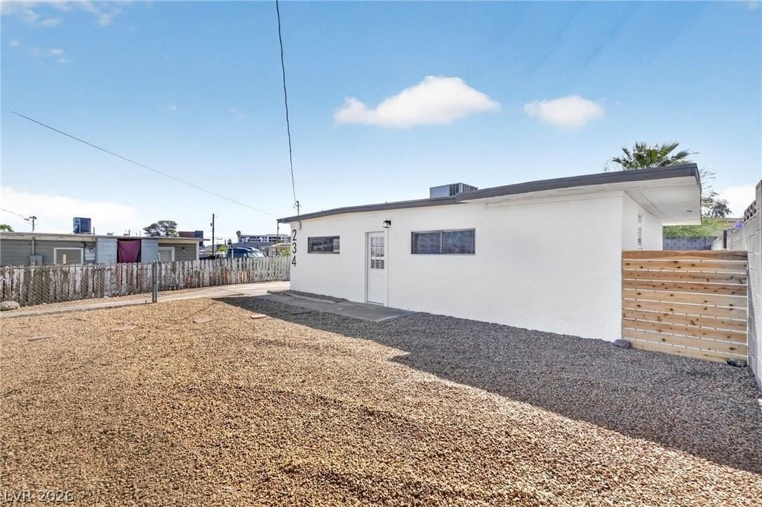 234 Platinum St - Photo 2 of 26