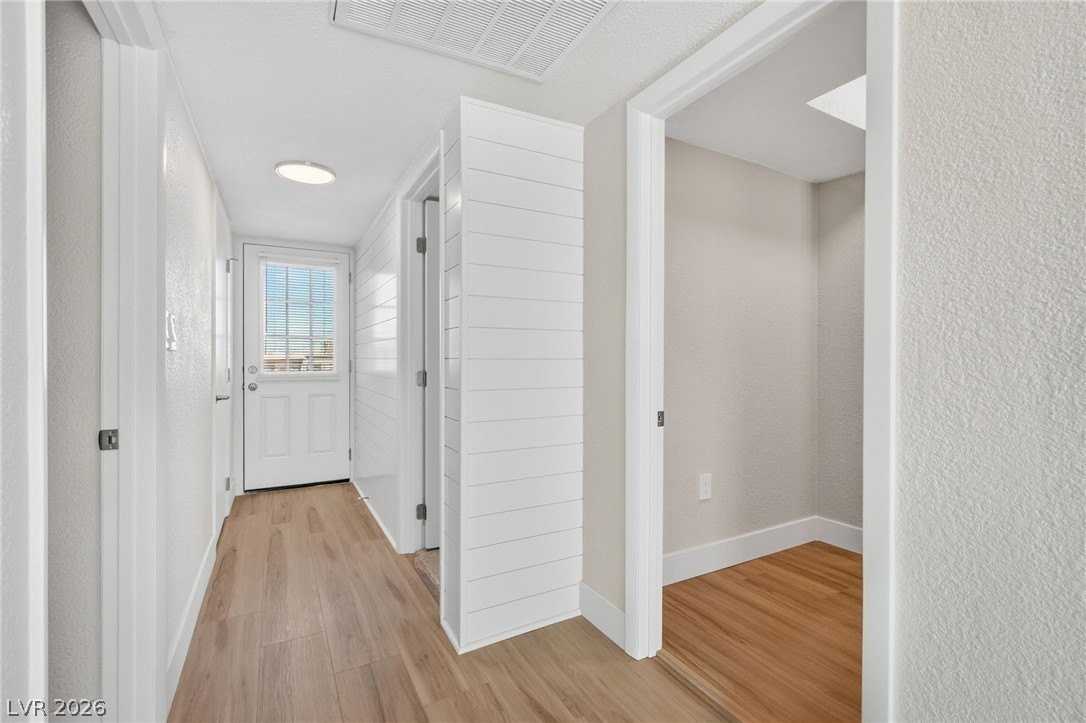 234 Platinum St - Photo 3 of 26