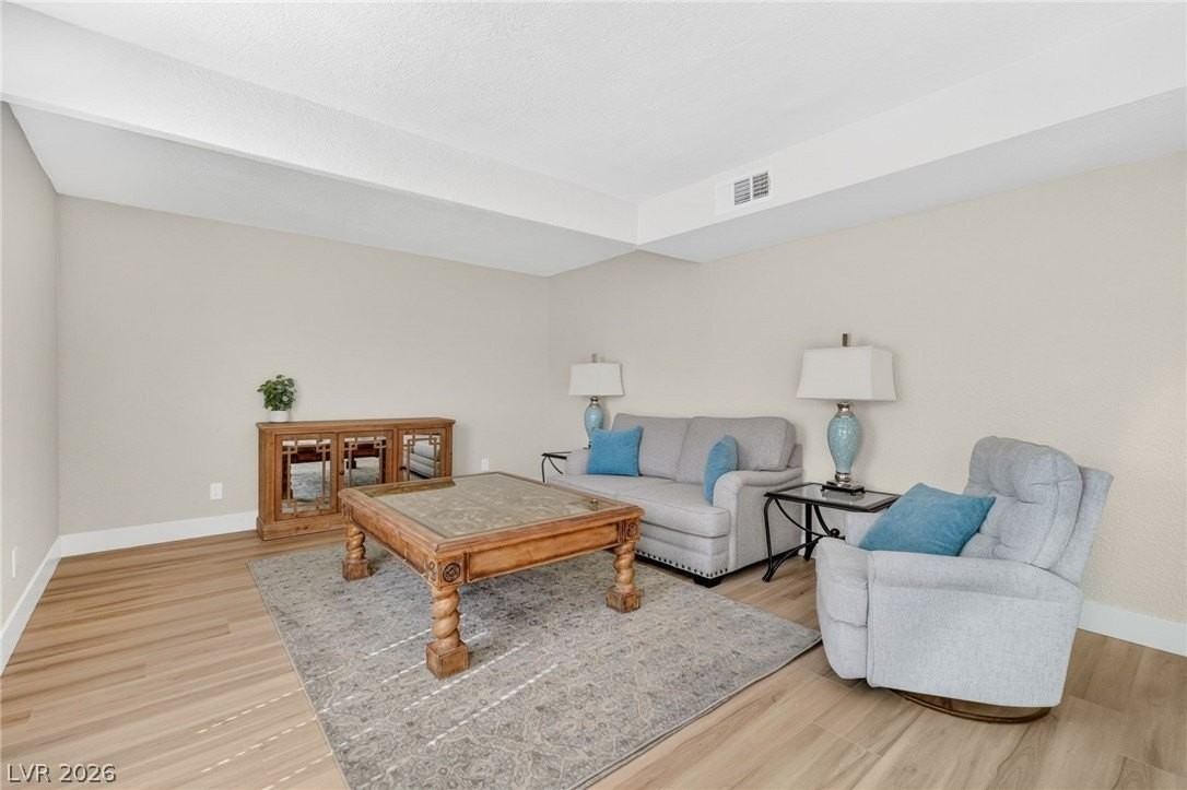 234 Platinum St - Photo 4 of 26