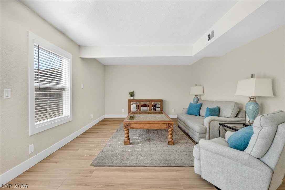 234 Platinum St - Photo 5 of 26