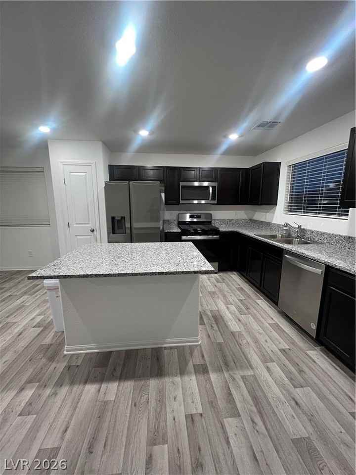 7668 Loftwood Ave - Photo 4 of 39