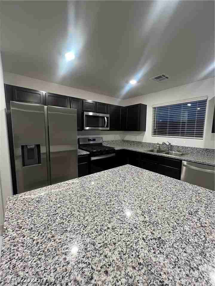 7668 Loftwood Ave - Photo 5 of 39