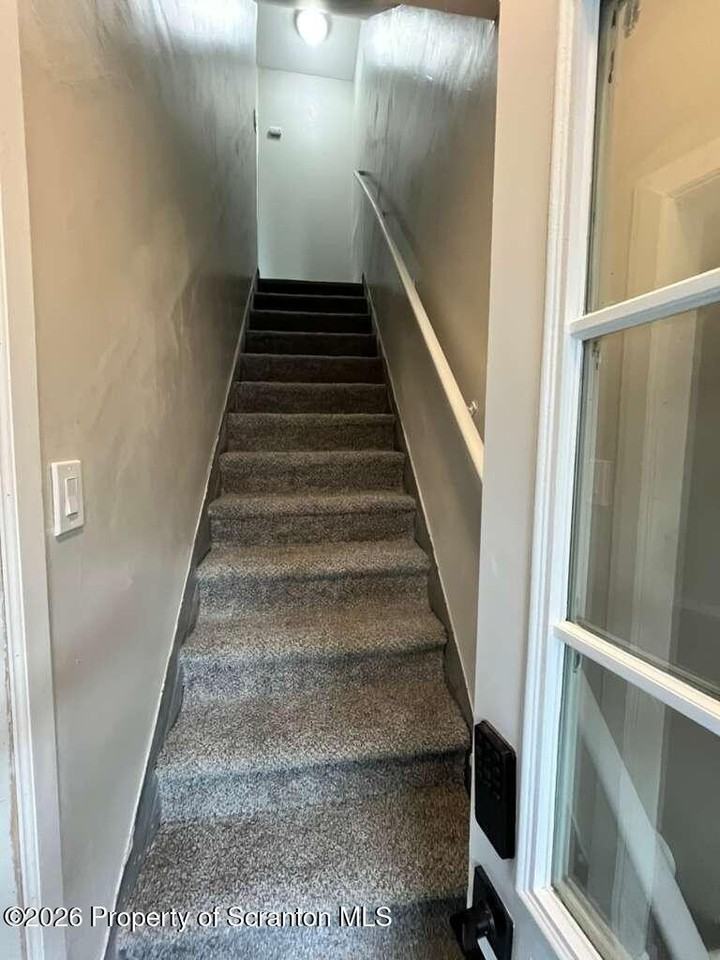 15 Amity Ct - Photo 3 of 9