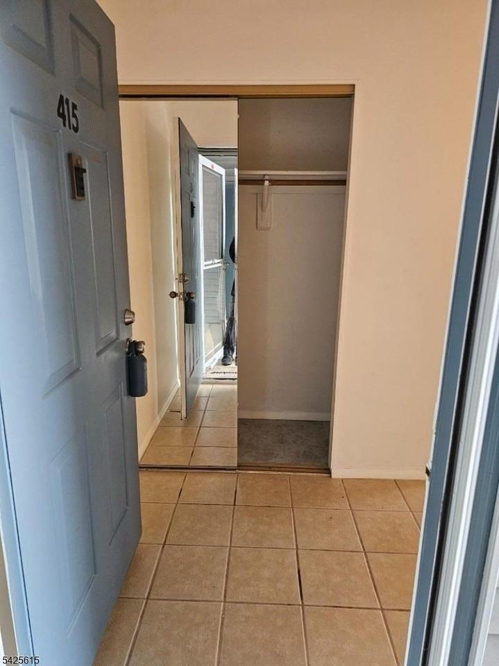 20 Delar Pkwy Apt 415 #415 - Photo 3 of 12