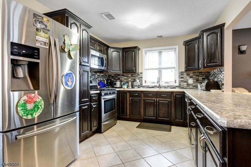 221 Hillside Ave - Photo 4 of 18