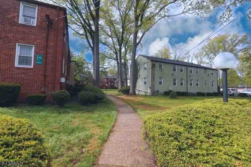 592 Sherman Ave #D1 - Photo 2 of 5