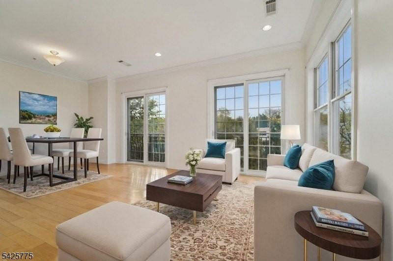 1212 The Plz - Photo 2 of 23