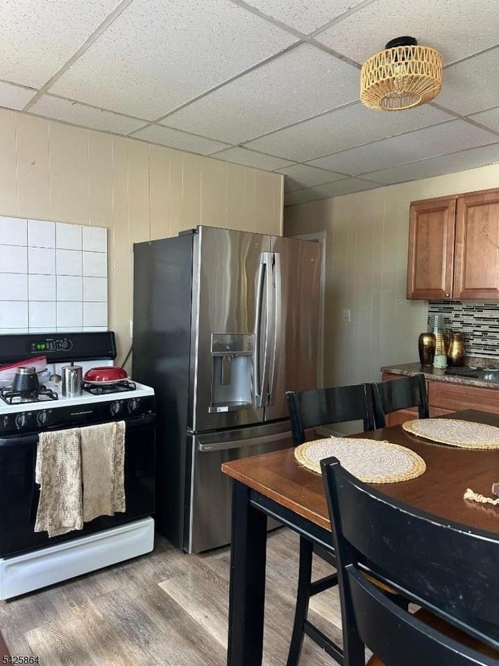 520 E 24th St #3 - Photo 2 of 5